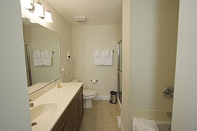 Ocean Blue Vacation Condo, Myrtle Beach - En-Suite Bathroom