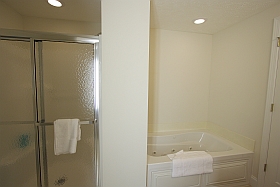 Ocean Blue Vacation Condo, Myrtle Beach - En-Suite Bathroom