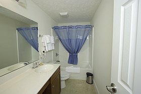 Ocean Blue Vacation Condo, Myrtle Beach - En-Suite Bathroom